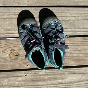 Keen Newport H2 Kids Black and Teal Closed-Toe Outdoor Sandals